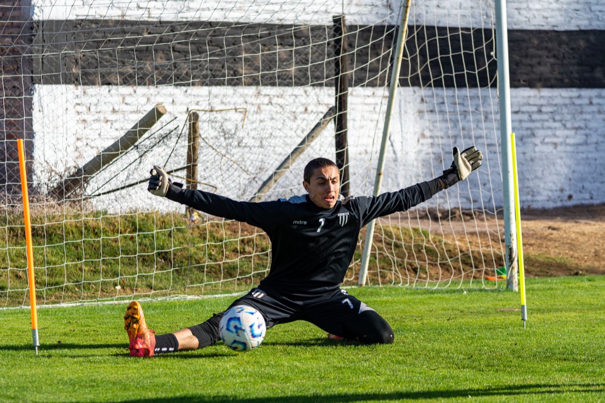 treinamento de goleiro no CT