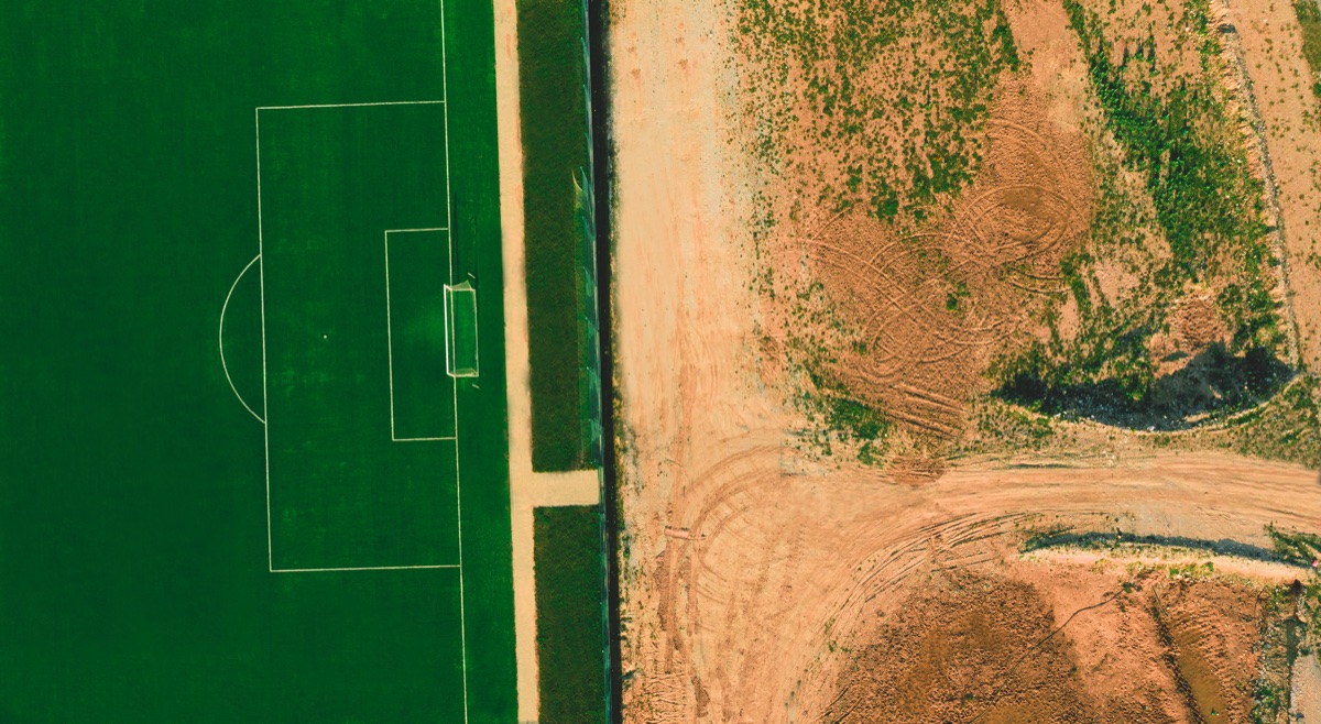 Le terrain de football professionnel