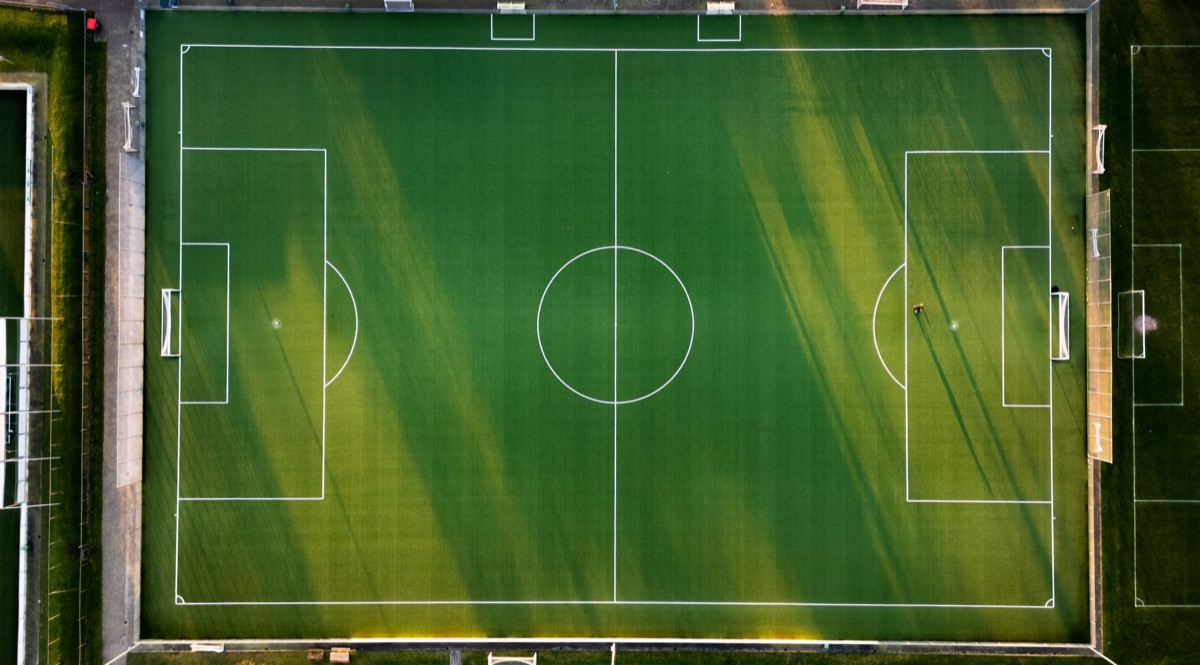 Voetbalveld zijlijn perspectief