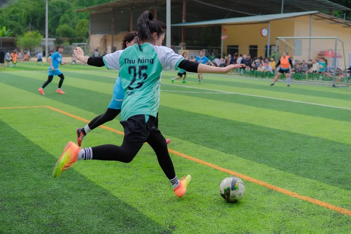 football, sports, football match, football players, athlete, recreational soccer player, youth, image, soccer, player, soccer skills, football league, men's soc